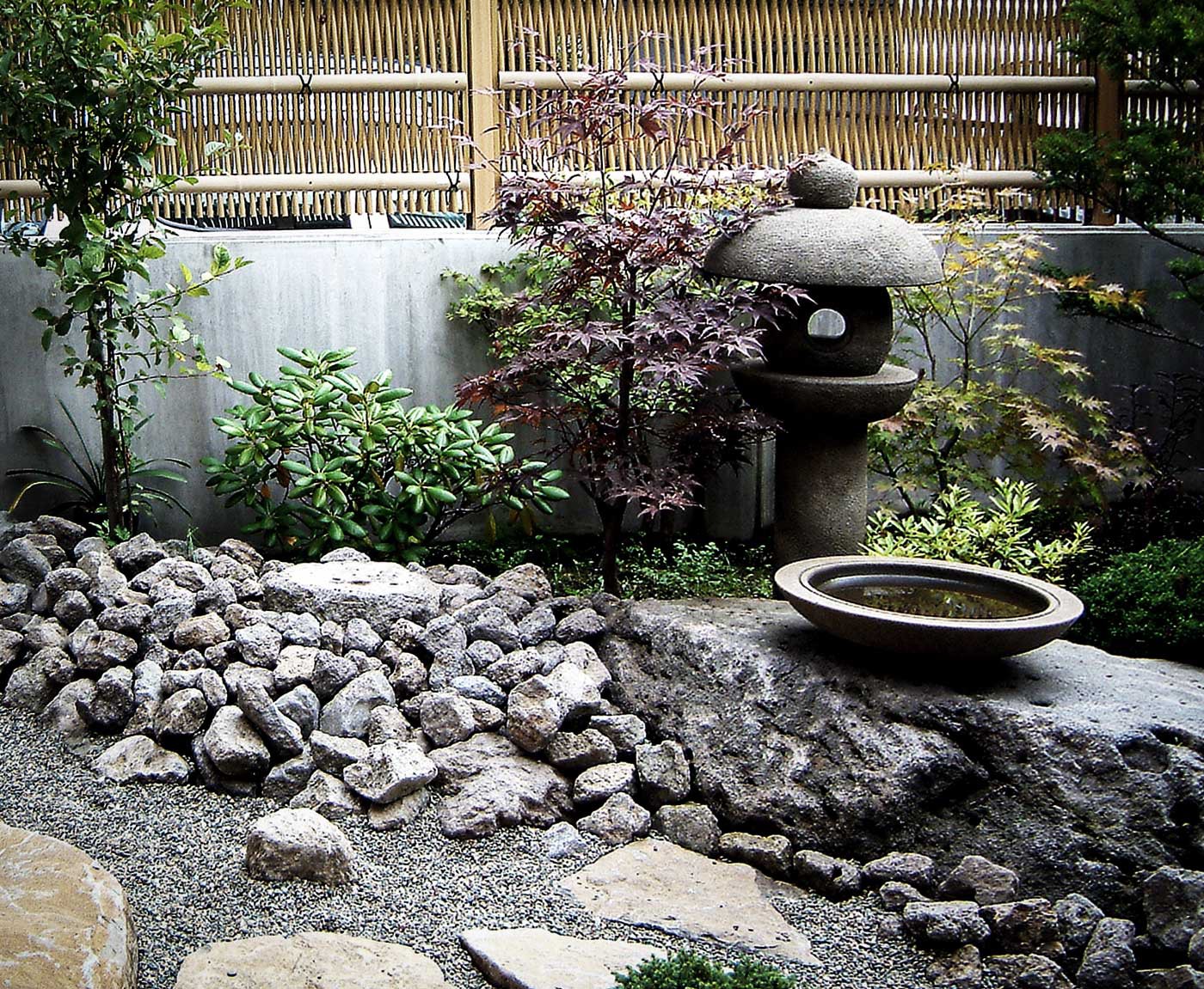 芽登石のゴロタ 