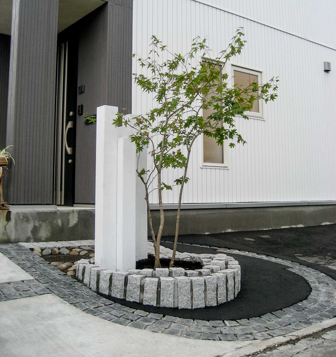 ヤマモミジがいい味出します。