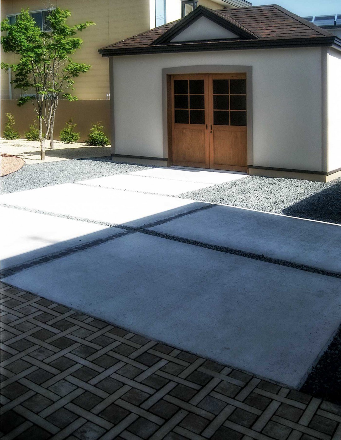 サブカーポート兼物置アプローチ