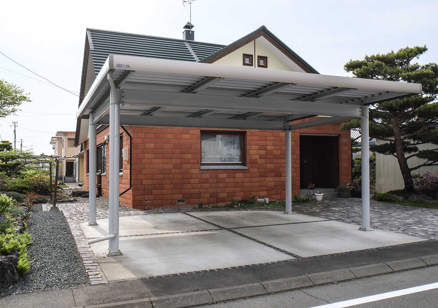 鋼製2台用カーポートと土間コンクリート舗装