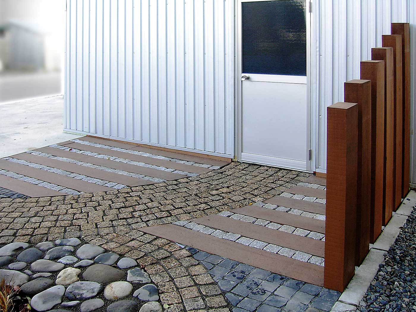 ガレージ出入り口付近