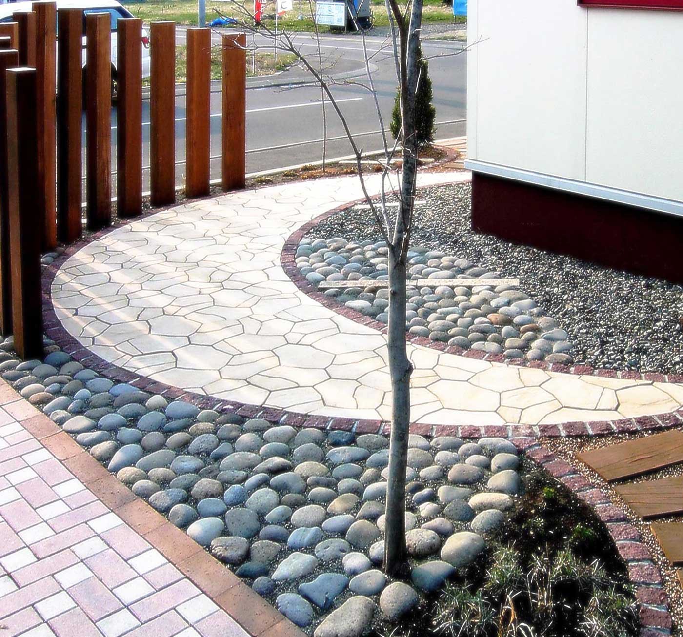 三日月は太陽をつかまえたのか。