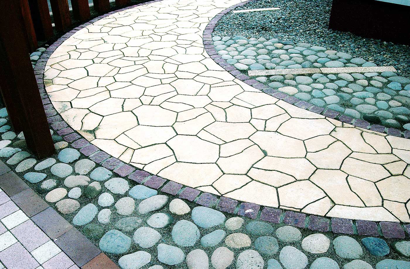 月に隠された太陽の物語と言えば？