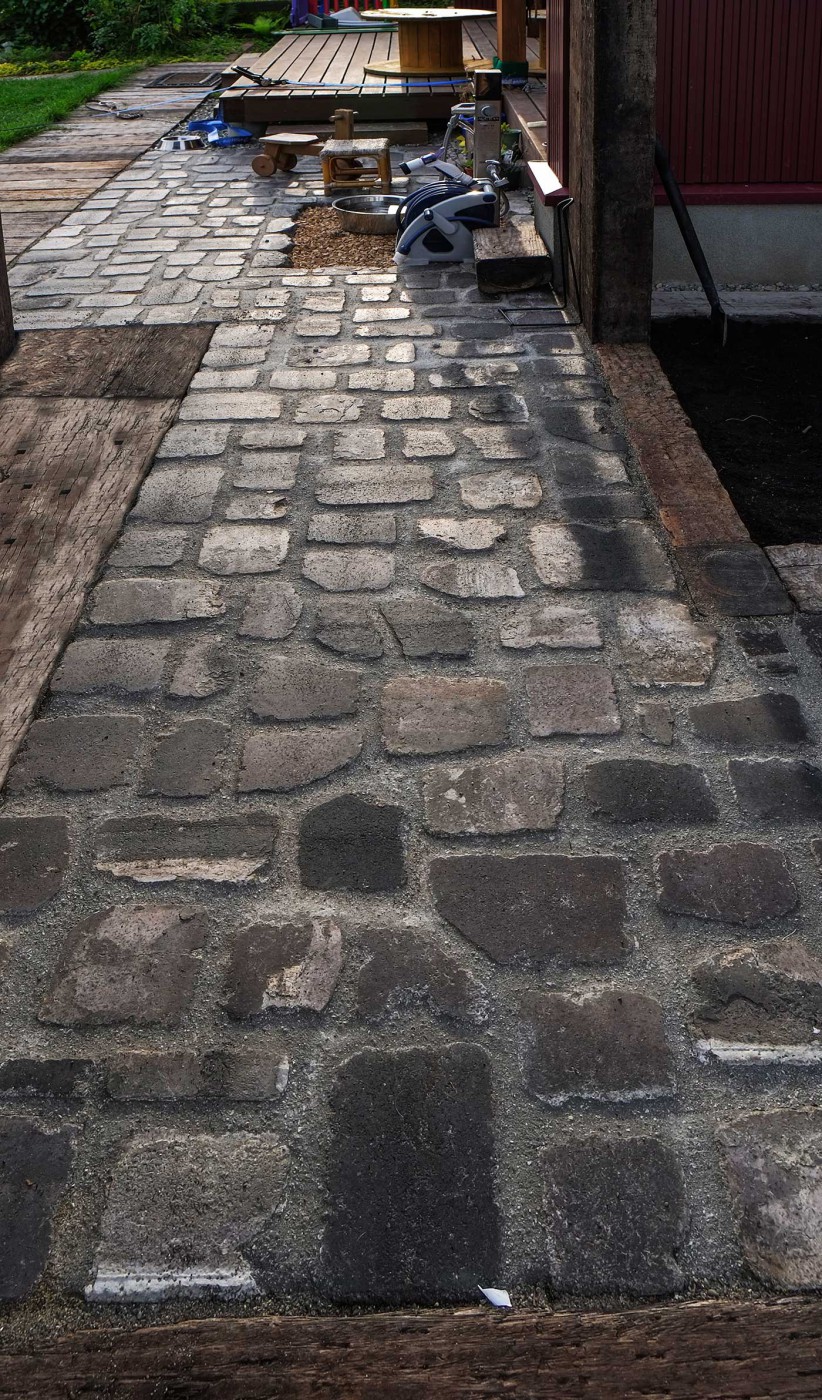 ワンちゃんのための洗い場はモルタル目地で