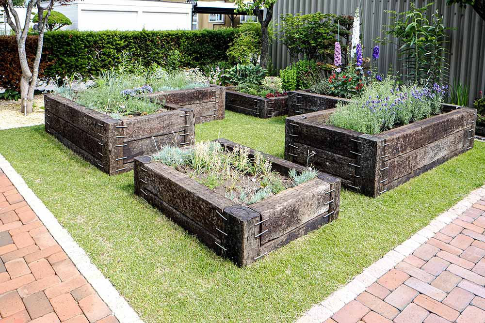 菜園花壇コーナーの全景