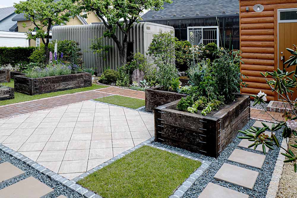 西側からの全景