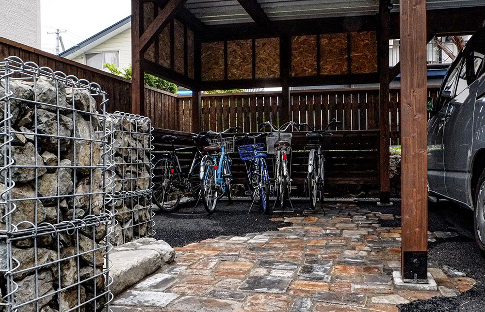 これはあまり噂になっていない自転車小屋（ルーフ一体型）