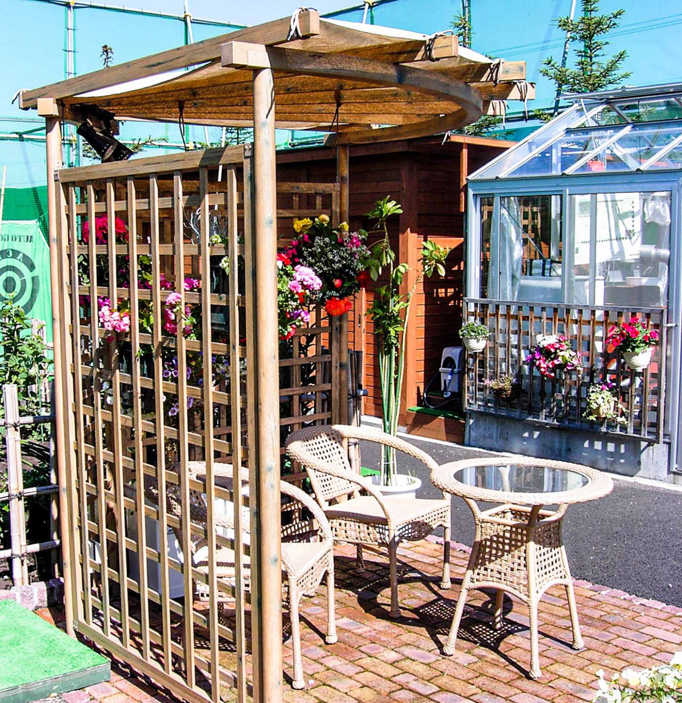 アルミ製のシェード