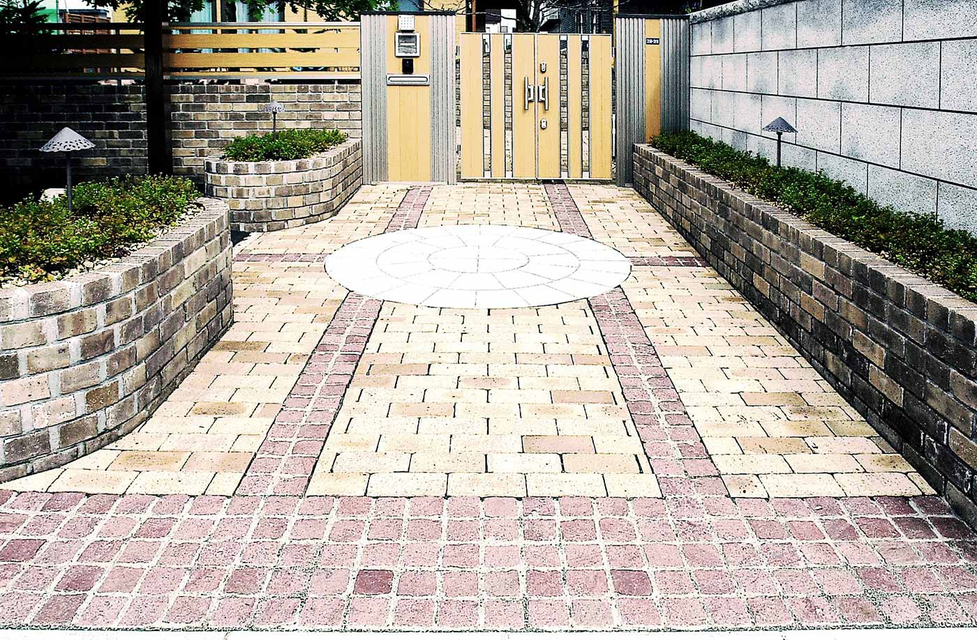 アプローチはソイルレンガ