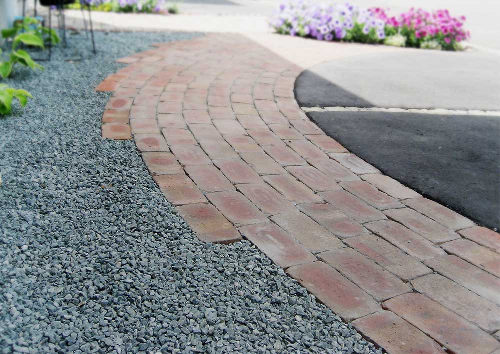 レンガは米澤レンガのBC中性