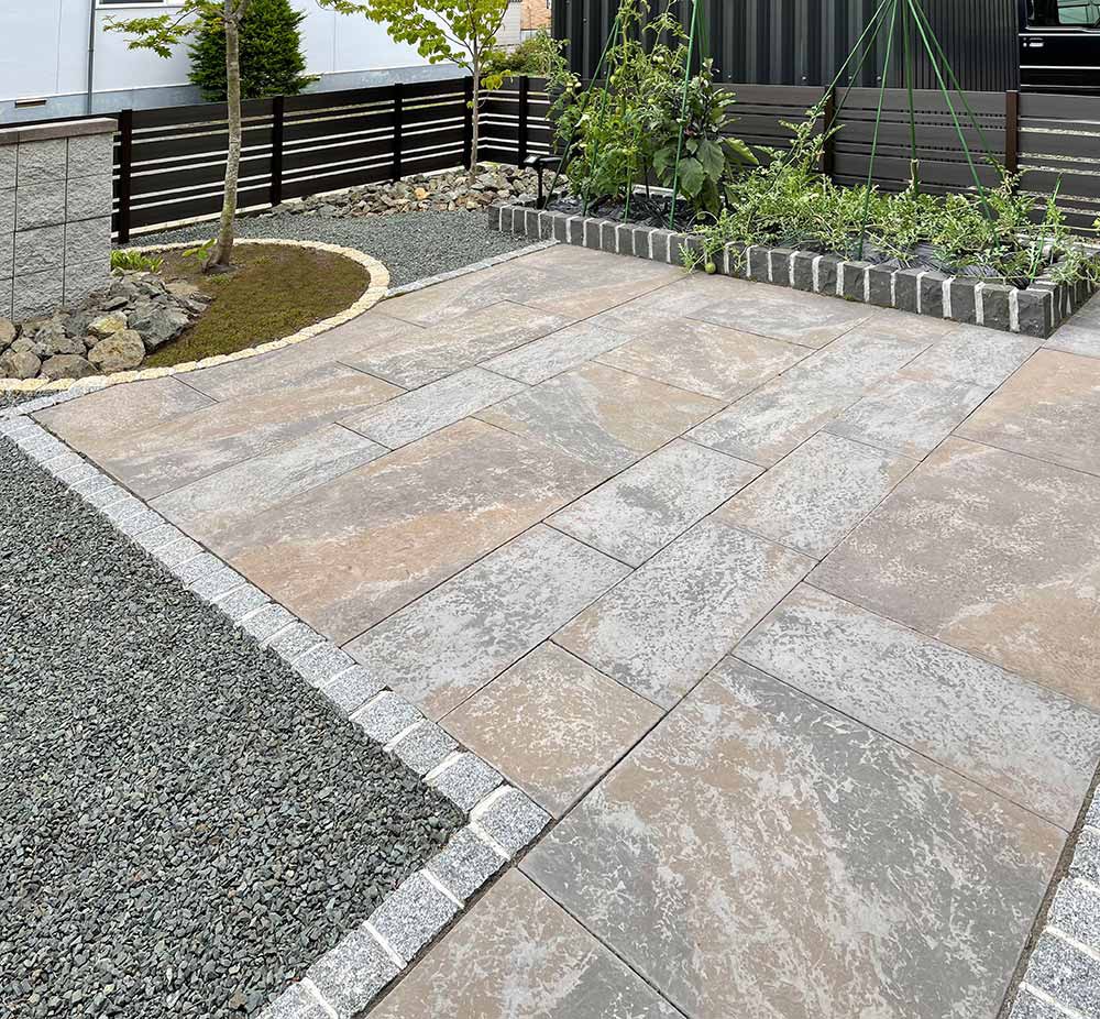 ガーデンテラスを中心としたお庭。