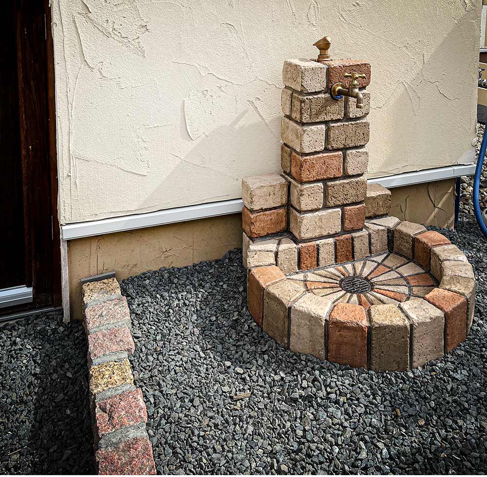 人気の軽量コンクリート製の立水栓。