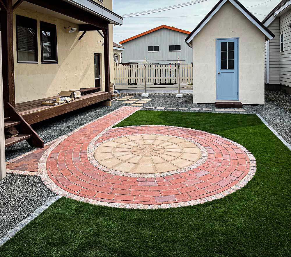 自然にテラスへと誘われる線形。