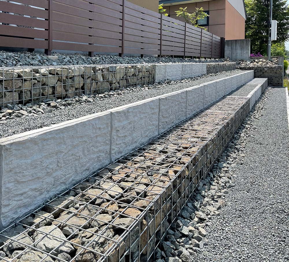 ソリッドな線形が景観を引き立てる。