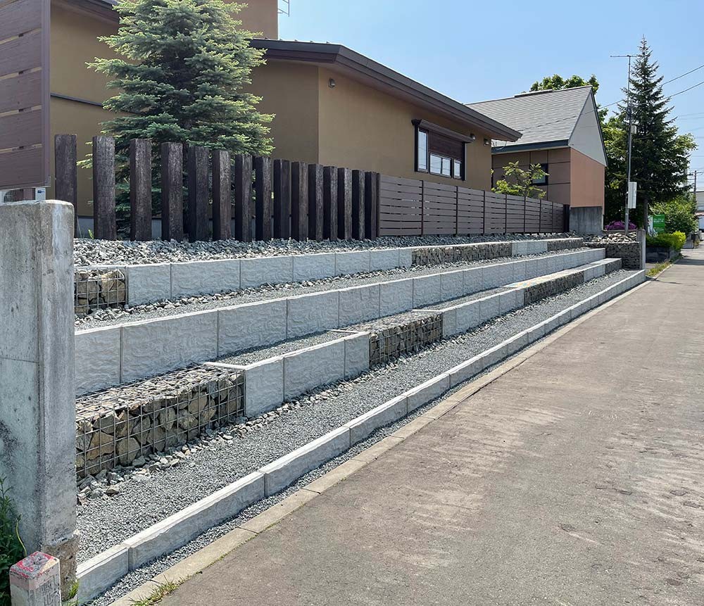 植栽が待たれます。