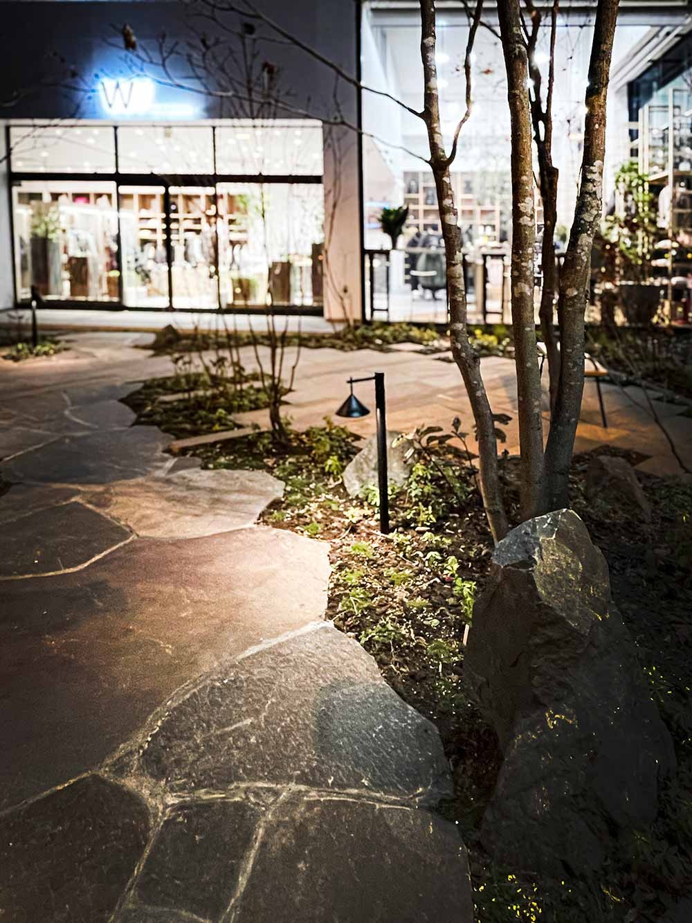 足元を照らすライティング