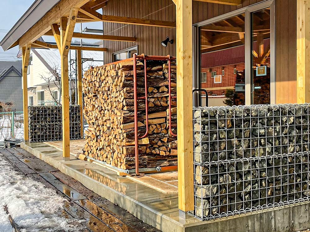 土間テラスの袖に。（特注品）