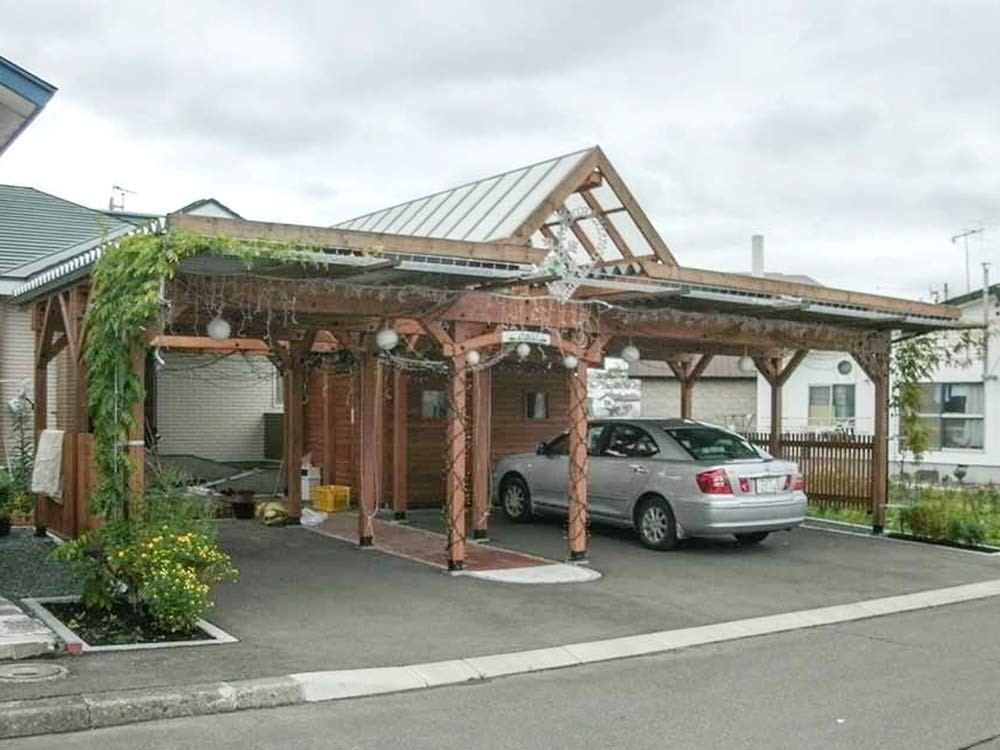 変形3台用　アプローチルーフ共用　物置2.0坪併設