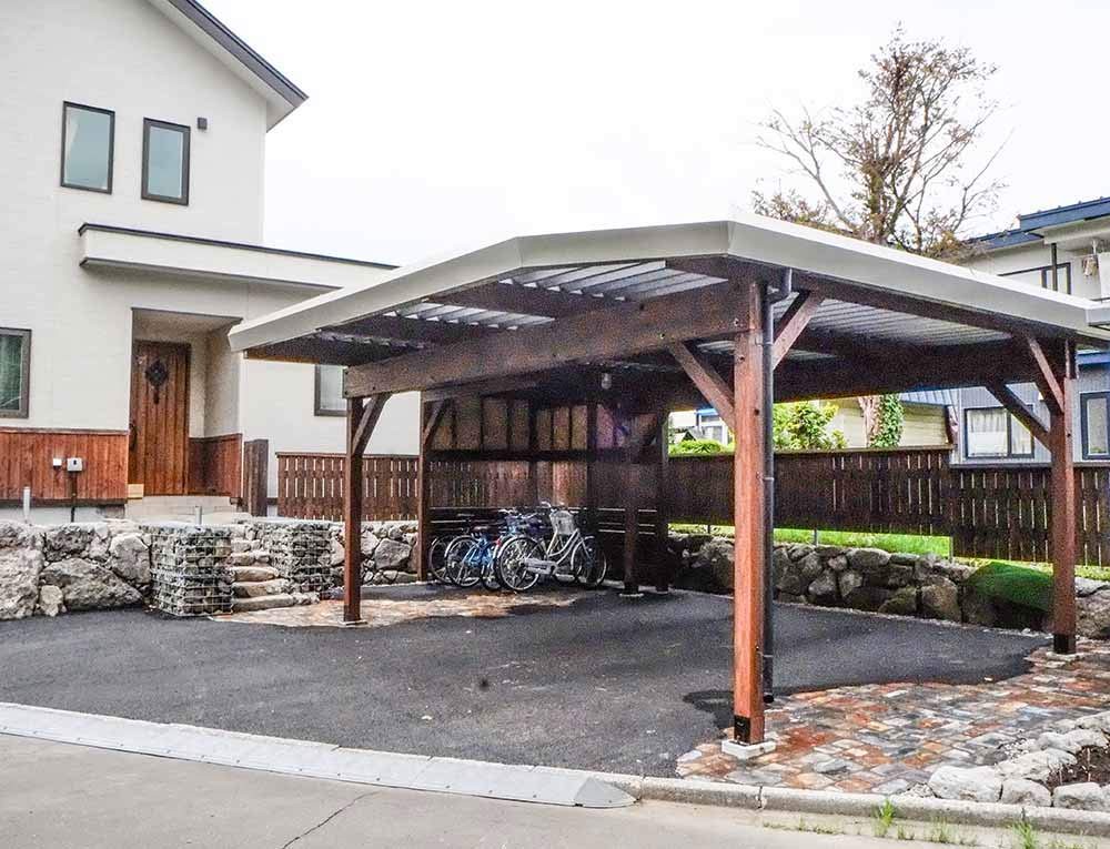 用地界隅切り変形2台用　板金破風　サイクルポート付き