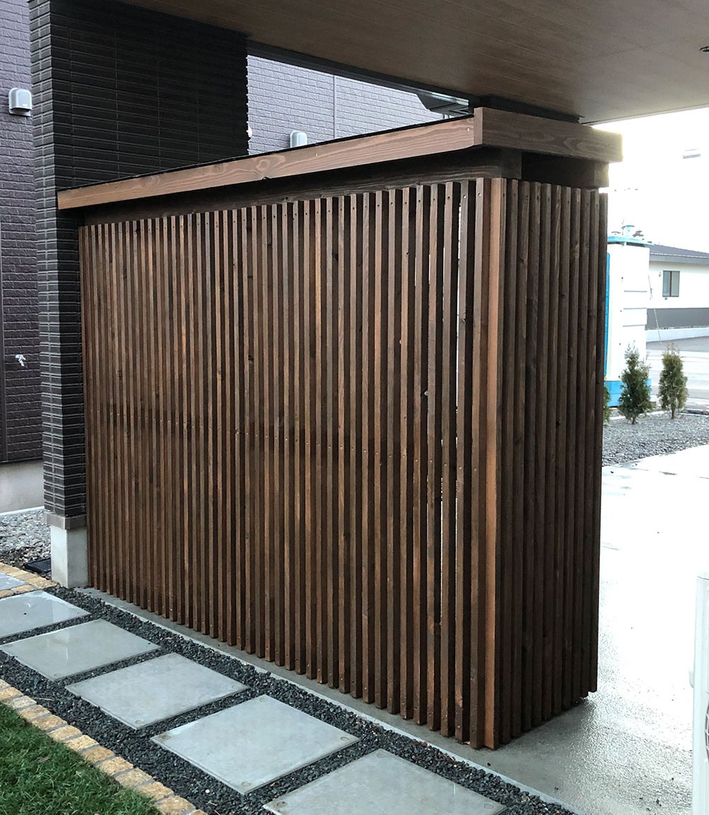 格子状の庭側からの裏面形状。