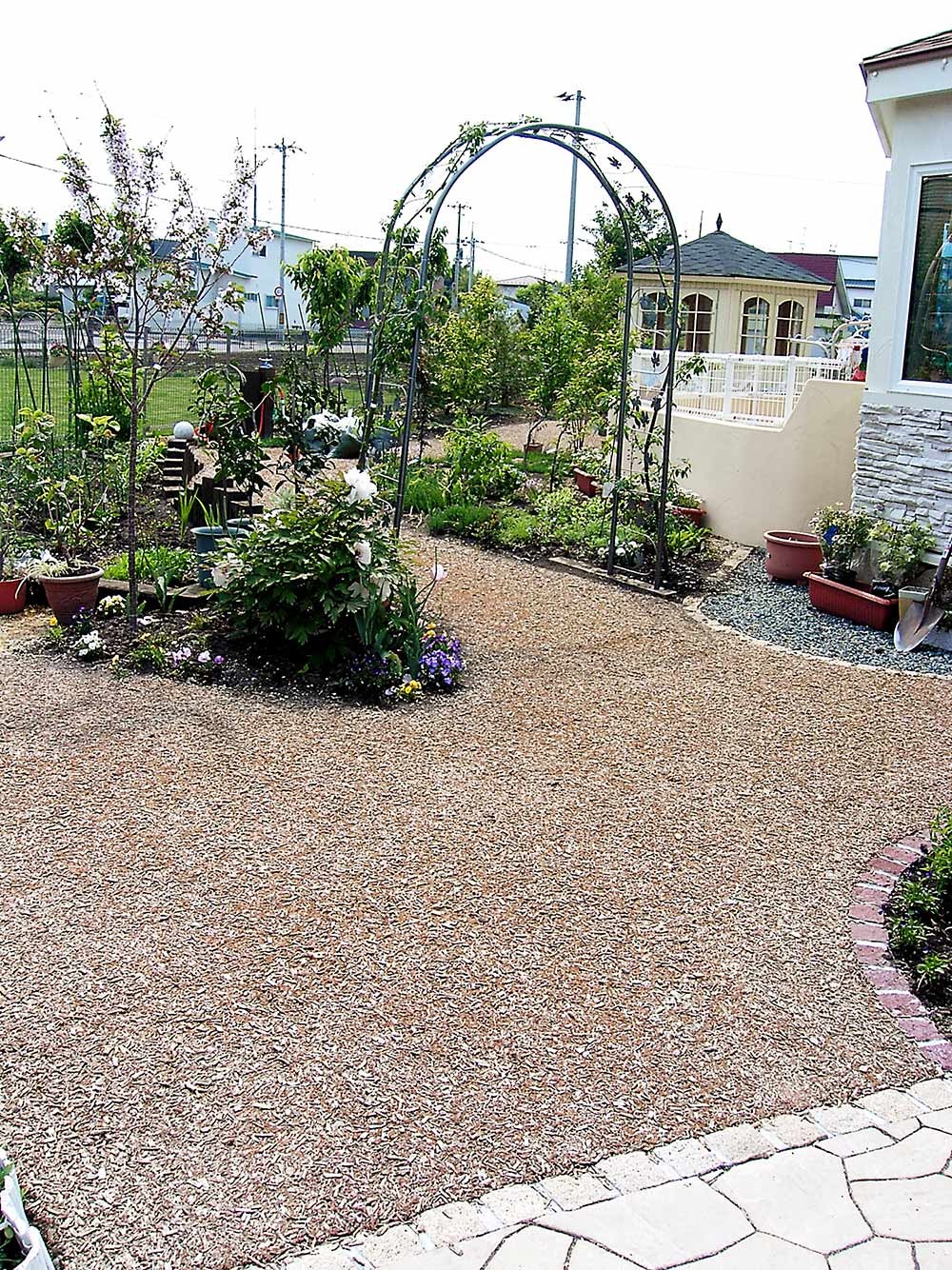 ウッドファイバー舗装による園路