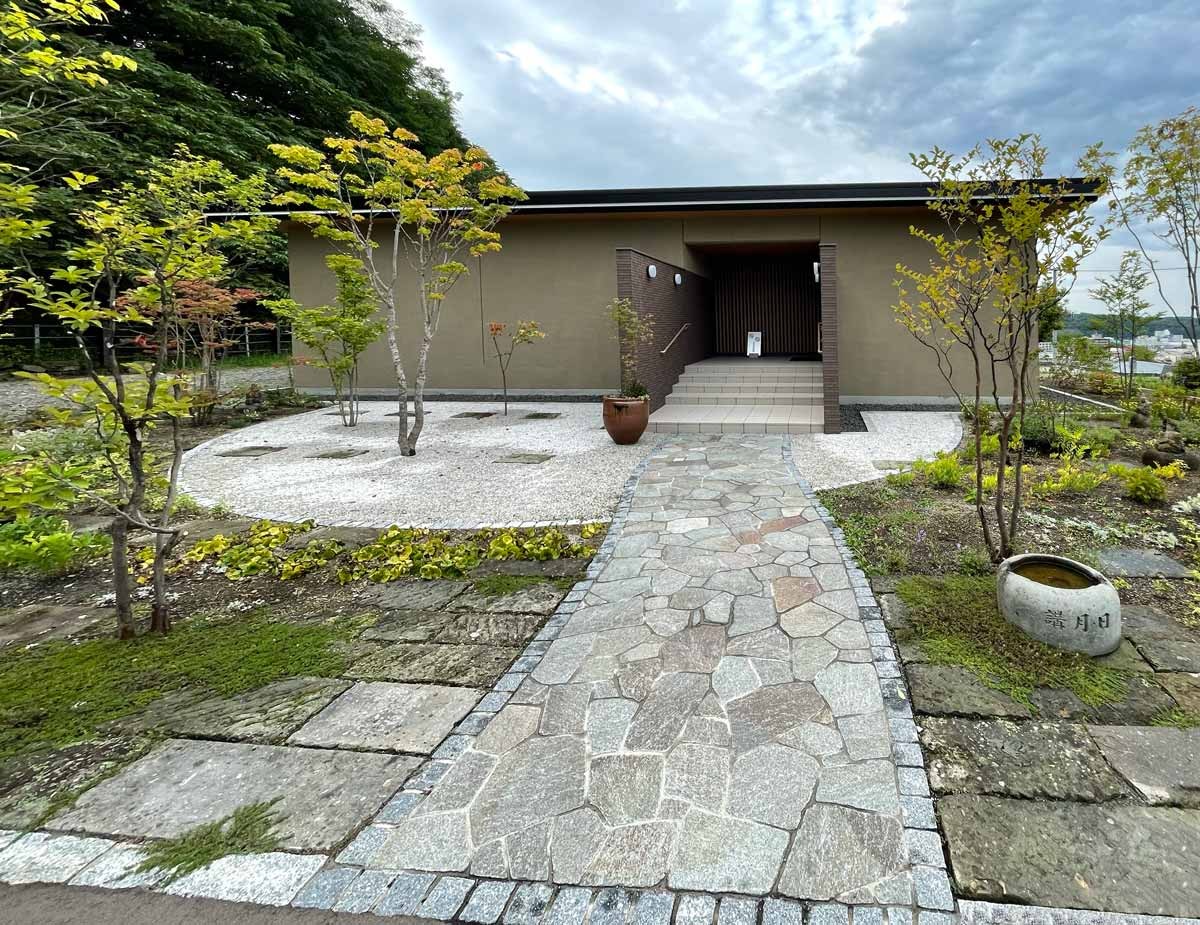 鉄平石のアプローチ